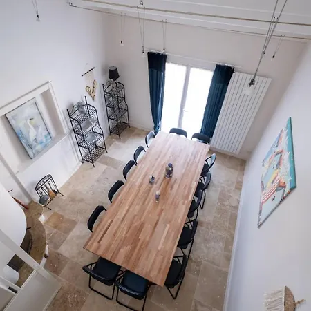 Les Iles Sous Le Vent - Maison Pour Les Grandes Tribus