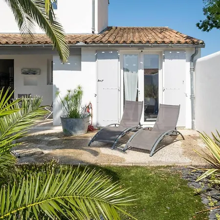 Les Iles Sous Le Vent - Maison Pour Les Grandes Tribus *