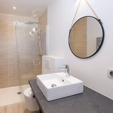 Les Iles Sous Le Vent - Maison Pour Les Grandes Tribus *